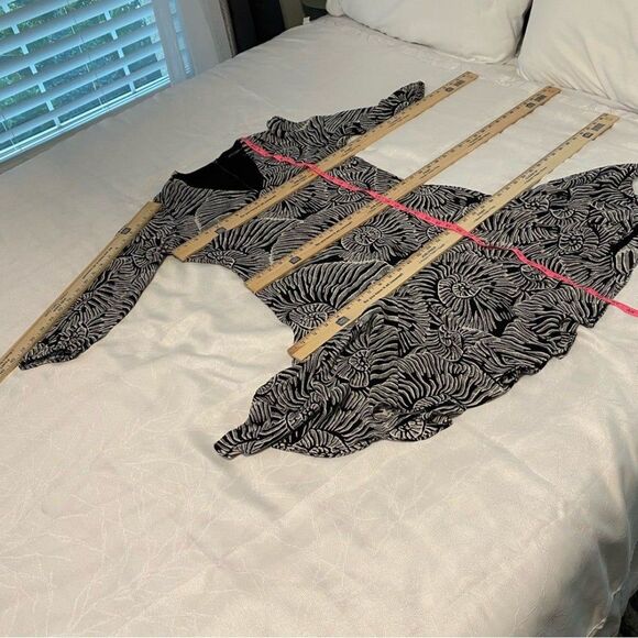 WHBM White Black Fossil Floral Print Midi V Neck AS SEEN ON TV!   SZ 4 - Picture 9 of 11